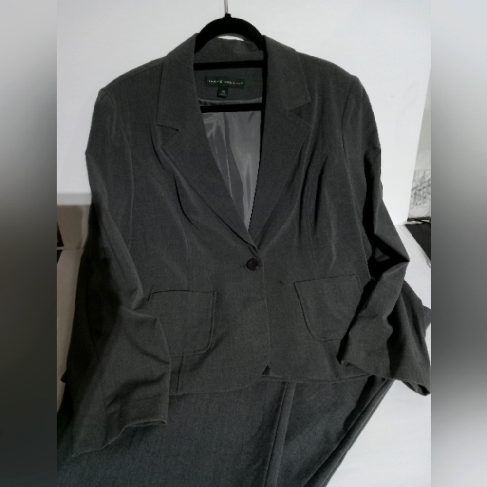 Women's gray suit size 14